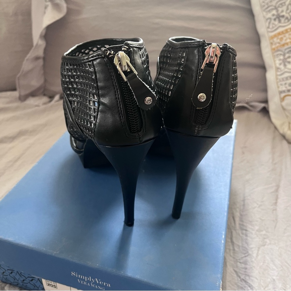 Simply Vera Vera Wang Black Stiletto Heels - Picture 3 of 6